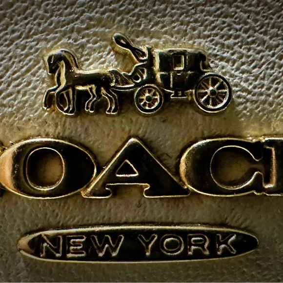 Coach Y2K small Crossbody purse white and light brown leather with Gold chain - Picture 8 of 16